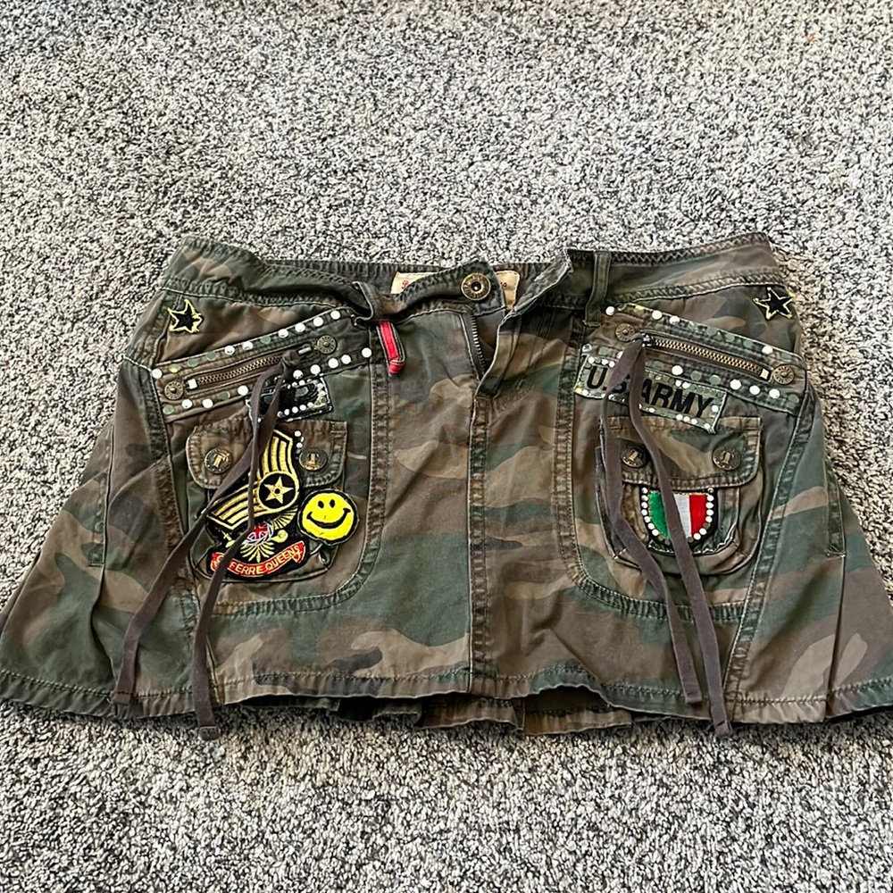 Y2K MINI SKIRT